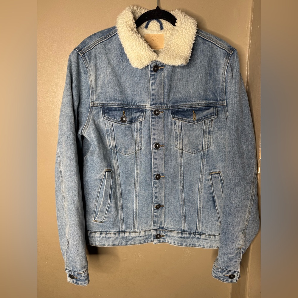 Cotton On 91 Men's  Sherpa Lined  Denim Trucker Jacket  Coat Size Medium